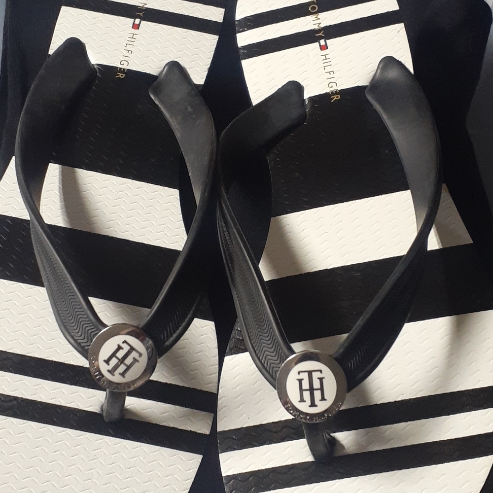 Sandals - Picture 2 of 4